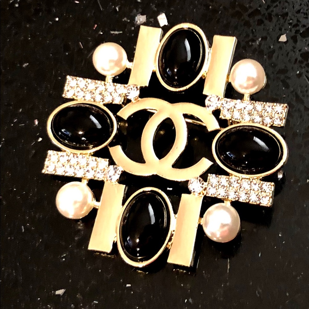Brooch Gold Tone Black & White beads - Picture 2 of 3